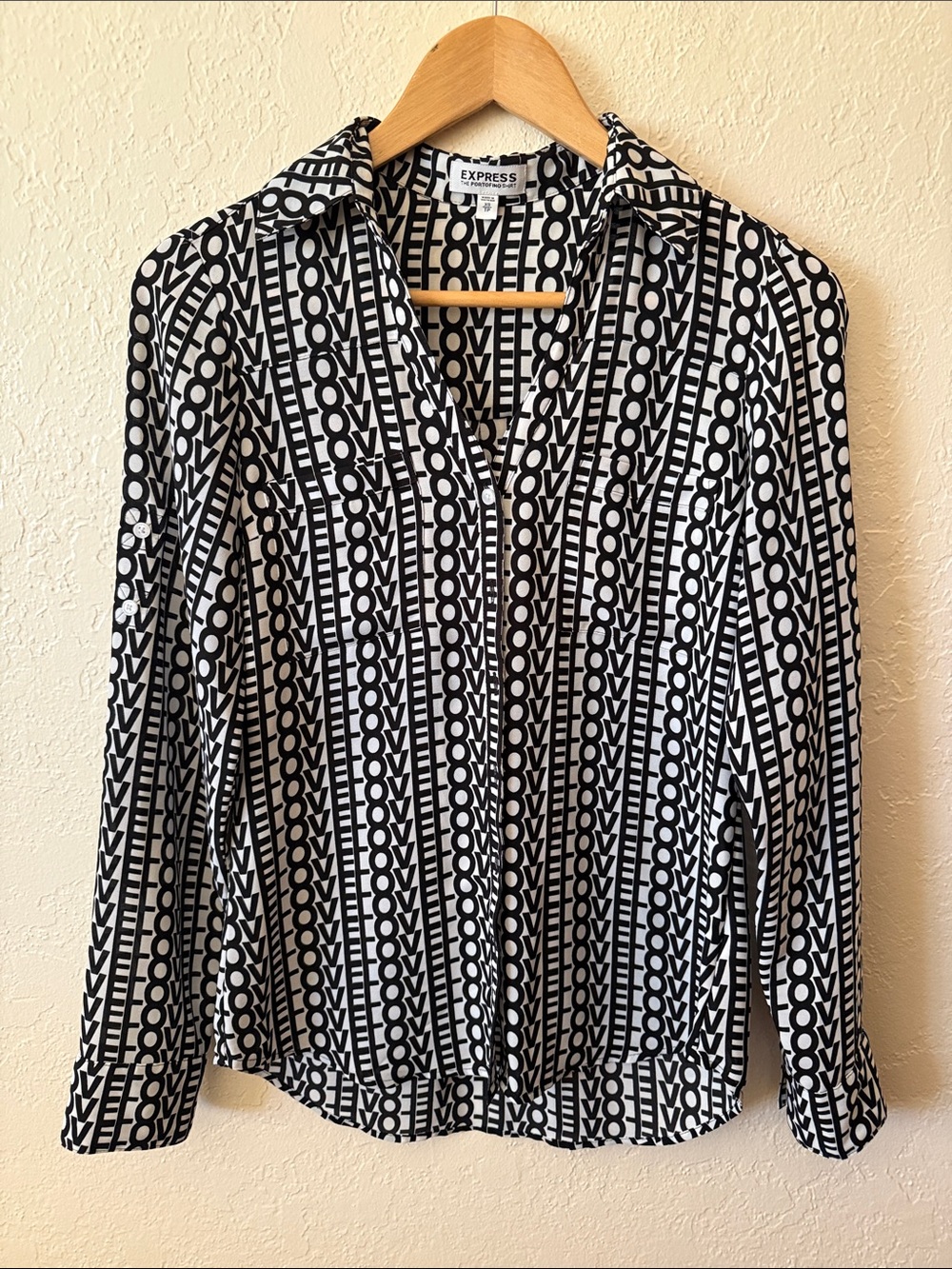 Express Portofino Shirt Long Sleeve V Neck LOVE Print Button Down Black White XS